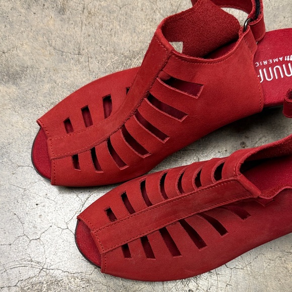 * Munro Red Slingback Heels - Picture 7 of 9